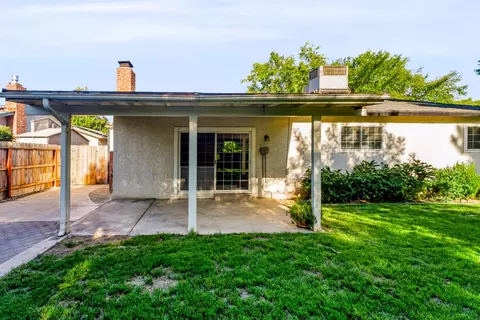Exterior - 2386 Stanford Ave, Clovis, CA 93611 photo 6 of 8