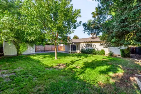 Exterior - 2386 Stanford Ave, Clovis, CA 93611 photo 5 of 8