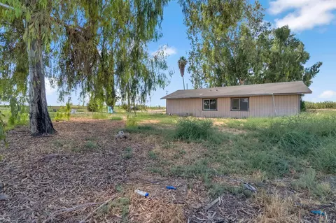 Exterior - 7741 24th Ave, Lemoore, CA 93245 photo 3 of 5