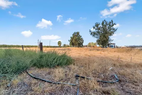 Exterior - 7741 24th Ave, Lemoore, CA 93245 photo 4 of 5