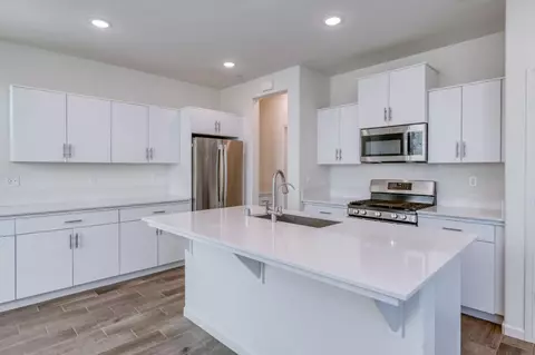 Kitchen - 501 Farmhouse Ln, Clovis, CA 93619 photo 2 of 4