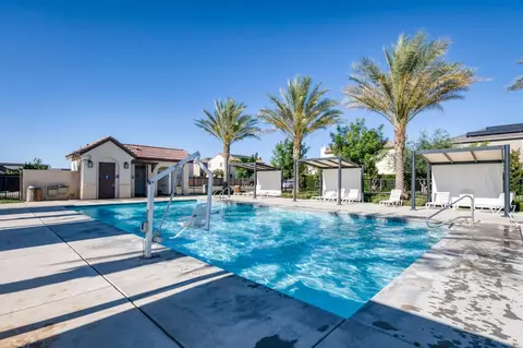 Exterior - 501 Farmhouse Ln, Clovis, CA 93619 photo 4 of 9