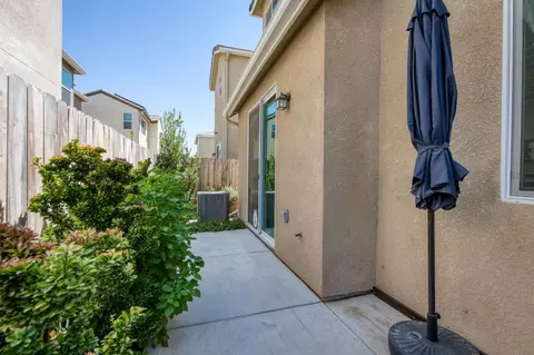Exterior - 501 Farmhouse Ln, Clovis, CA 93619 photo 8 of 9