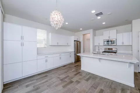 Kitchen - 501 Farmhouse Ln, Clovis, CA 93619 photo 3 of 4