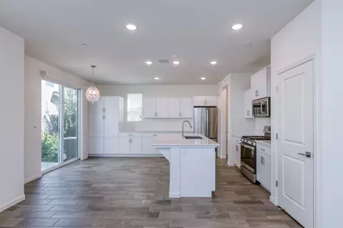 Kitchen - 501 Farmhouse Ln, Clovis, CA 93619 photo 4 of 4