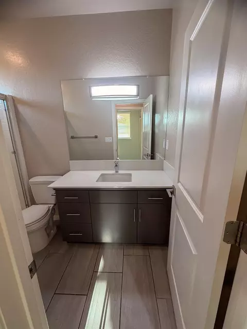 Bath - 3335 Las Rosas Ave, Clovis, CA 93619 photo 1 of 5