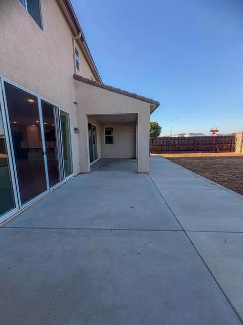 Exterior - 3335 Las Rosas Ave, Clovis, CA 93619 photo 4 of 6