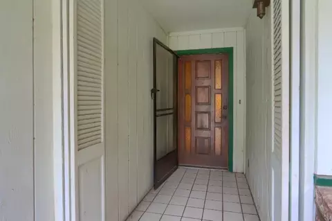 Entry Way - 40632 Goldside Dr, Oakhurst, CA 93644 photo 2 of 2
