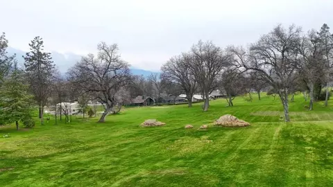 Exterior - 40632 Goldside Dr, Oakhurst, CA 93644 photo 10 of 11