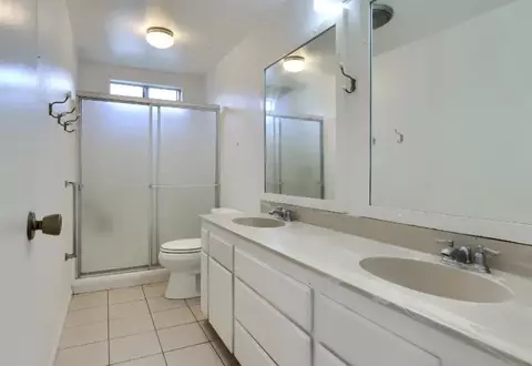 Bath - 40632 Goldside Dr, Oakhurst, CA 93644 photo 2 of 3