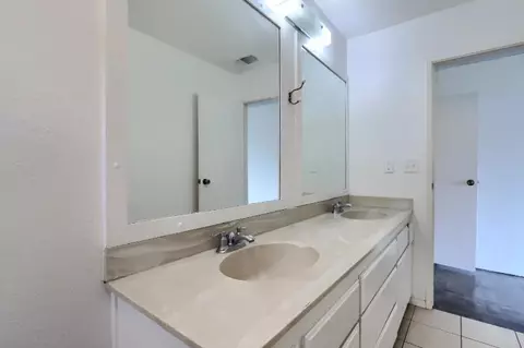 Bath - 40632 Goldside Dr, Oakhurst, CA 93644 photo 3 of 3