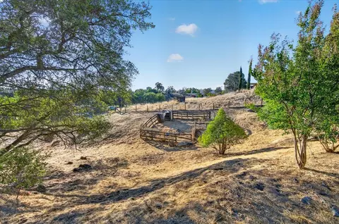 Exterior - 28368 River Road Way, Madera, CA 93636 photo 8 of 9