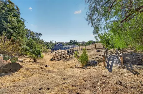 Exterior - 28368 River Road Way, Madera, CA 93636 photo 7 of 9