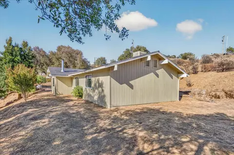 Exterior - 28368 River Road Way, Madera, CA 93636 photo 6 of 9