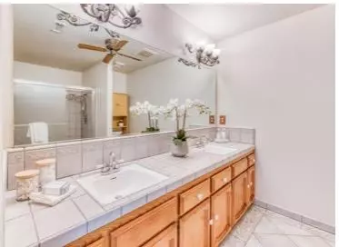 Bath - 12589 Road 37 12, Madera, CA 93636 photo 1 of 3