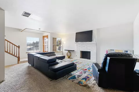 Living - 505 S Del Norte Ave, Kerman, CA 93630 photo 1 of 2