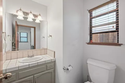 Bath - 505 S Del Norte Ave, Kerman, CA 93630 photo 1 of 3
