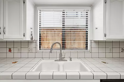 Kitchen - 505 S Del Norte Ave, Kerman, CA 93630 photo 4 of 6