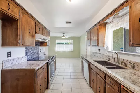 Kitchen - 509 Ashlan Way, Madera, CA 93638 photo 5 of 5