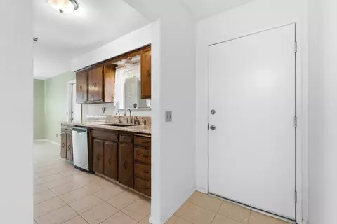 Entry Way - 509 Ashlan Way, Madera, CA 93638 photo 1 of 2