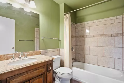 Bath - 509 Ashlan Way, Madera, CA 93638 photo 3 of 3