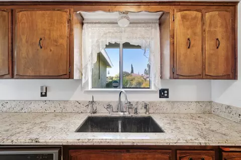 Kitchen - 509 Ashlan Way, Madera, CA 93638 photo 4 of 5