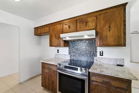 Kitchen - 509 Ashlan Way, Madera, CA 93638 photo 3 of 5