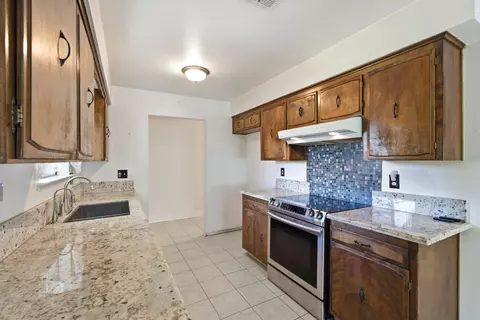 Kitchen - 509 Ashlan Way, Madera, CA 93638 photo 2 of 5