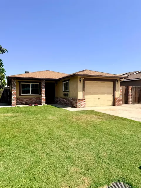 301 Mariposa St, Kingsburg, CA 93631