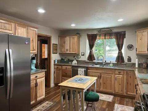 Kitchen - 1237 Cedar Ave, Fish Camp, CA 93623 photo 3 of 4
