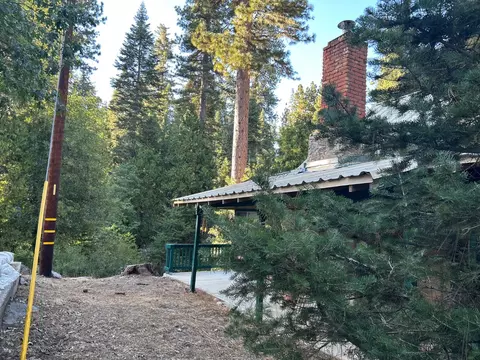 Exterior - 1237 Cedar Ave, Fish Camp, CA 93623 photo 3 of 9