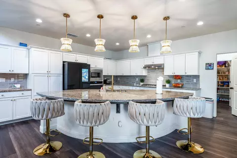Kitchen - 4167 Poe Ave, Clovis, CA 93619 photo 2 of 7