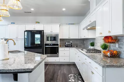 Kitchen - 4167 Poe Ave, Clovis, CA 93619 photo 6 of 7