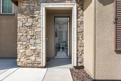 Entry Way - 4167 Poe Ave, Clovis, CA 93619 photo 1 of 17
