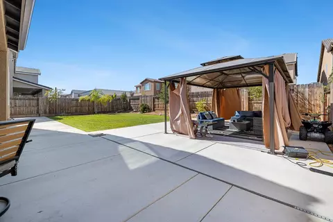 Exterior - 4167 Poe Ave, Clovis, CA 93619 photo 4 of 7