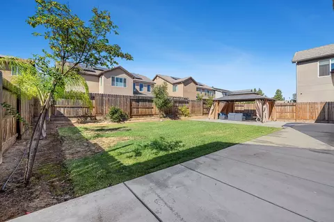 Exterior - 4167 Poe Ave, Clovis, CA 93619 photo 5 of 7