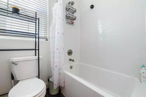 Bath - 4167 Poe Ave, Clovis, CA 93619 photo 2 of 6