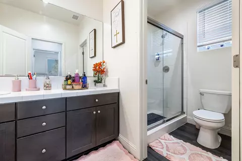 Bath - 4167 Poe Ave, Clovis, CA 93619 photo 1 of 6