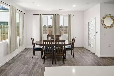Dining - 3279 Montana Ave, Clovis, CA 93619 photo 1 of 1