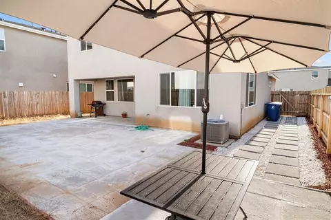 Exterior - 3279 Montana Ave, Clovis, CA 93619 photo 4 of 5