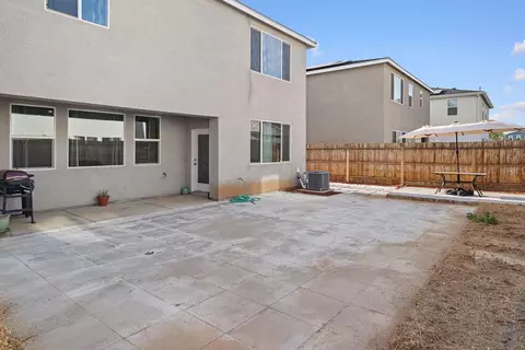 Exterior - 3279 Montana Ave, Clovis, CA 93619 photo 3 of 5
