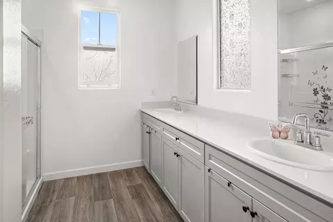 Bath - 3279 Montana Ave, Clovis, CA 93619 photo 2 of 3