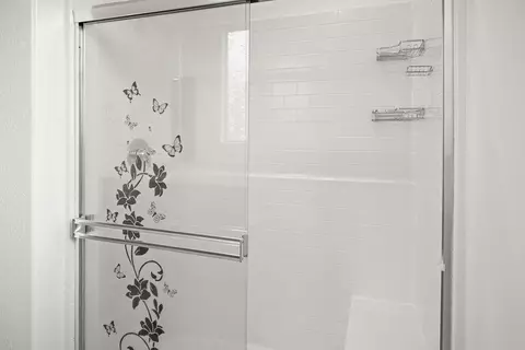 Bath - 3279 Montana Ave, Clovis, CA 93619 photo 3 of 3