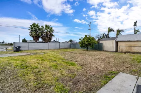 Exterior - 430 S 6th St, Fowler, CA 93625 photo 5 of 6