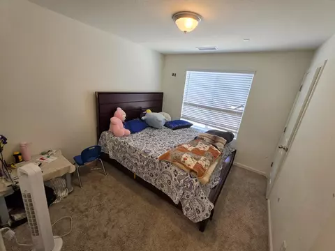 Bedroom - 6452 E Malbec Dr, Fresno, CA 93727 photo 2 of 4