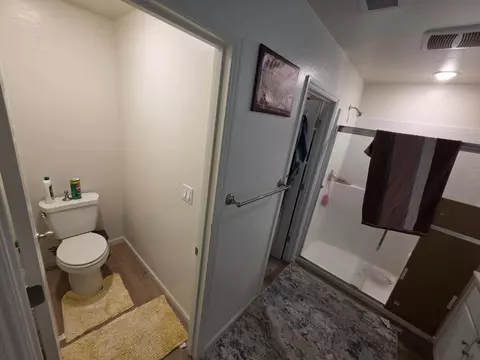 Bath - 6452 E Malbec Dr, Fresno, CA 93727 photo 2 of 4