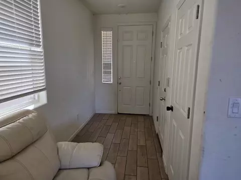 Entry Way - 6452 E Malbec Dr, Fresno, CA 93727 photo 1 of 3