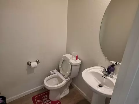 Bath - 6452 E Malbec Dr, Fresno, CA 93727 photo 1 of 4