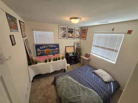 Bedroom - 6452 E Malbec Dr, Fresno, CA 93727 photo 4 of 4