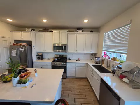 Kitchen - 6452 E Malbec Dr, Fresno, CA 93727 photo 3 of 3